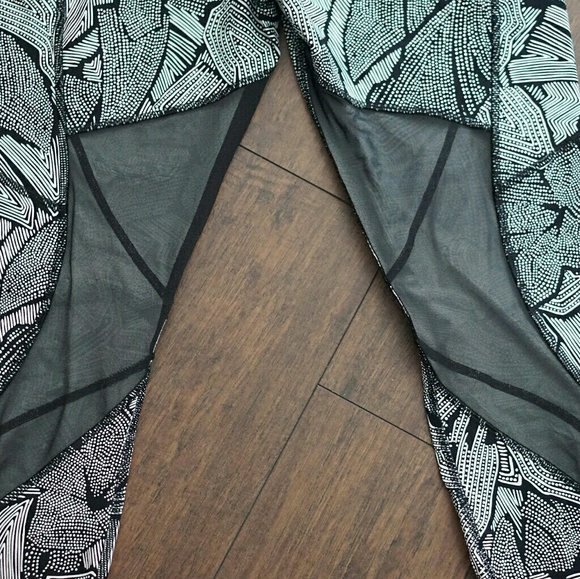 EUC Lululemon Goal Crusher 7/8 Tight - Picture 6 of 6